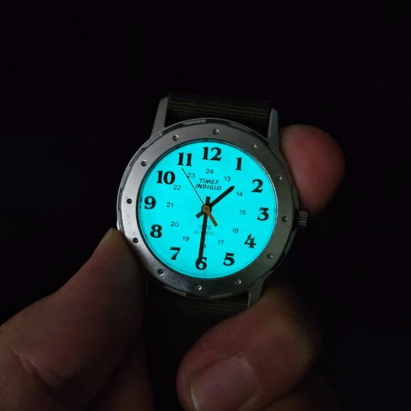 Timex Indiglo Mens Watch With Olive Green Nylon Strap & Stainless Steel Back - Picture 5 of 5